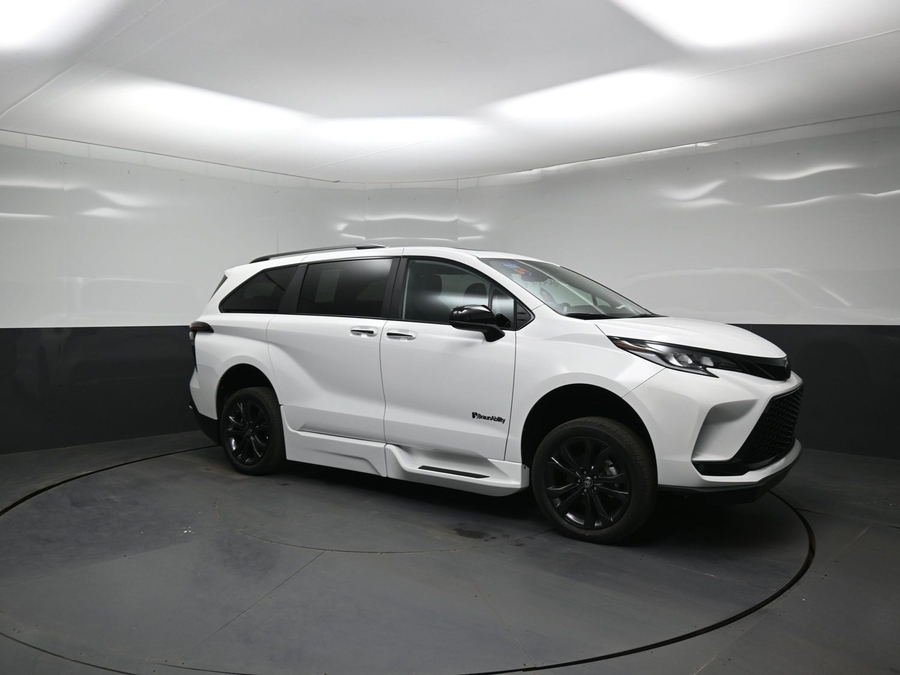 New 2026 Toyota Sienna Hybrid XSE Sport - BraunAbility Side Entry Entry Fold Out Automatic Ramp