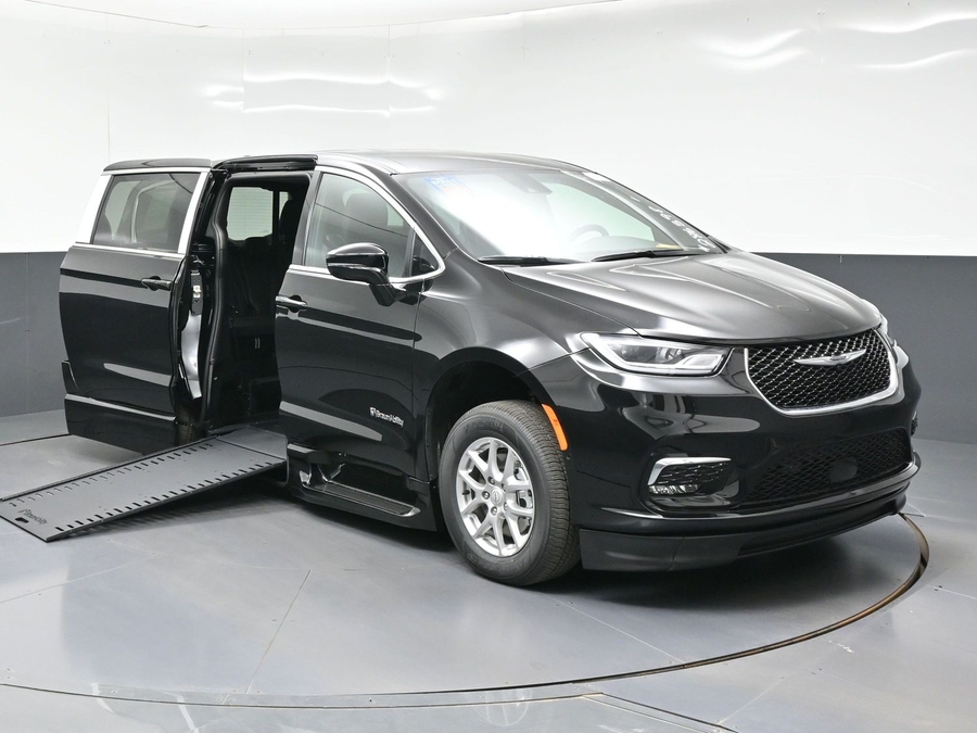 Black Chrysler Pacifica with Side Entry Automatic In Floor ramp