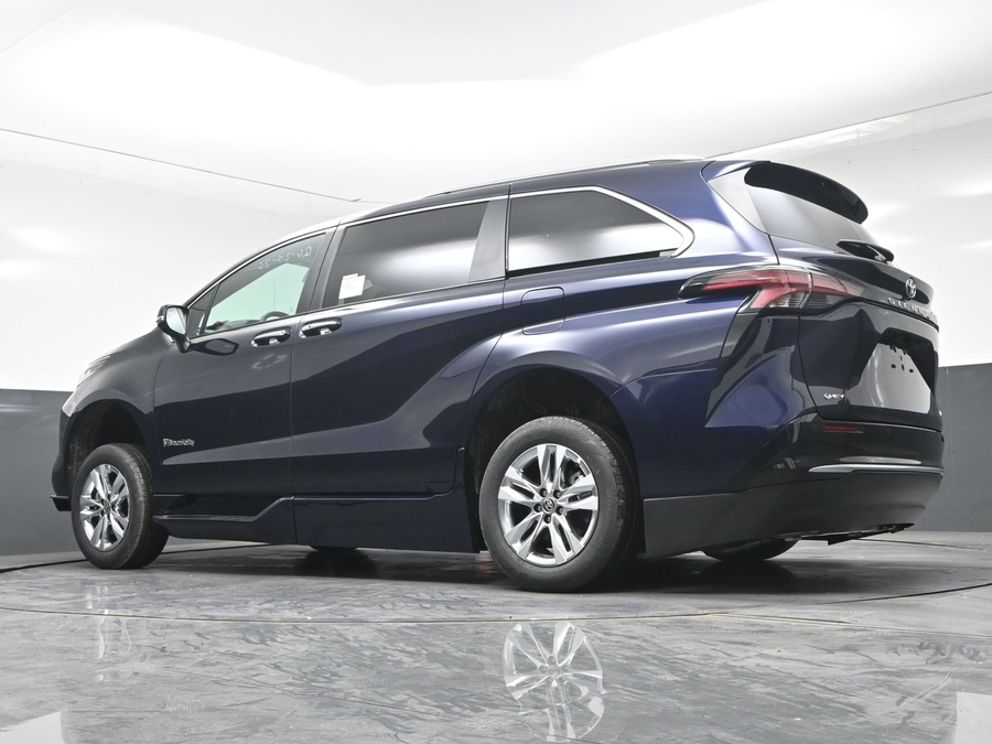 New 2026 Toyota Sienna Hybrid Limited - BraunAbility Side Entry In Floor Automatic Ramp