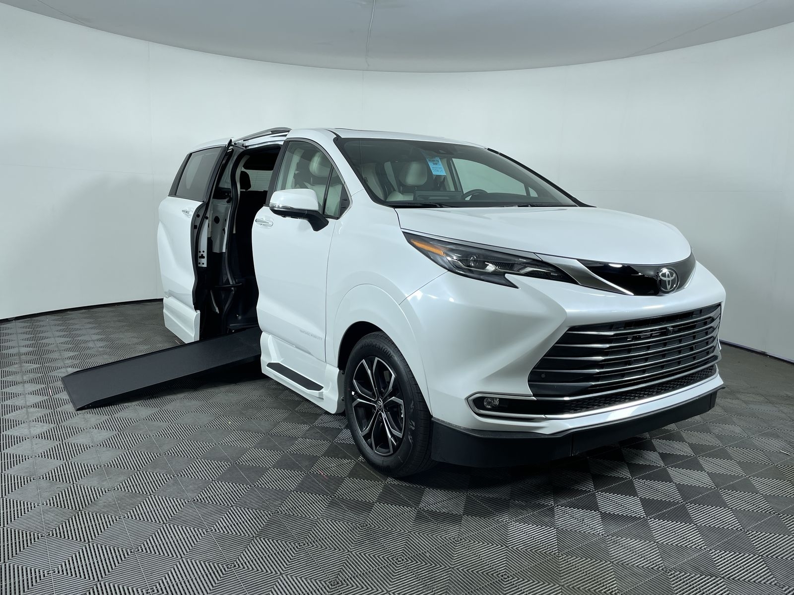 2026 Toyota Sienna AWD Platinum