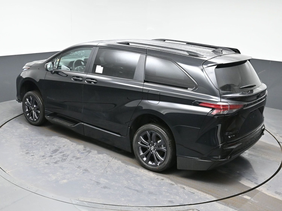 New 2025 Toyota Sienna Hybrid XSE Sport - BraunAbility Side Entry Entry Fold Out Automatic Ramp