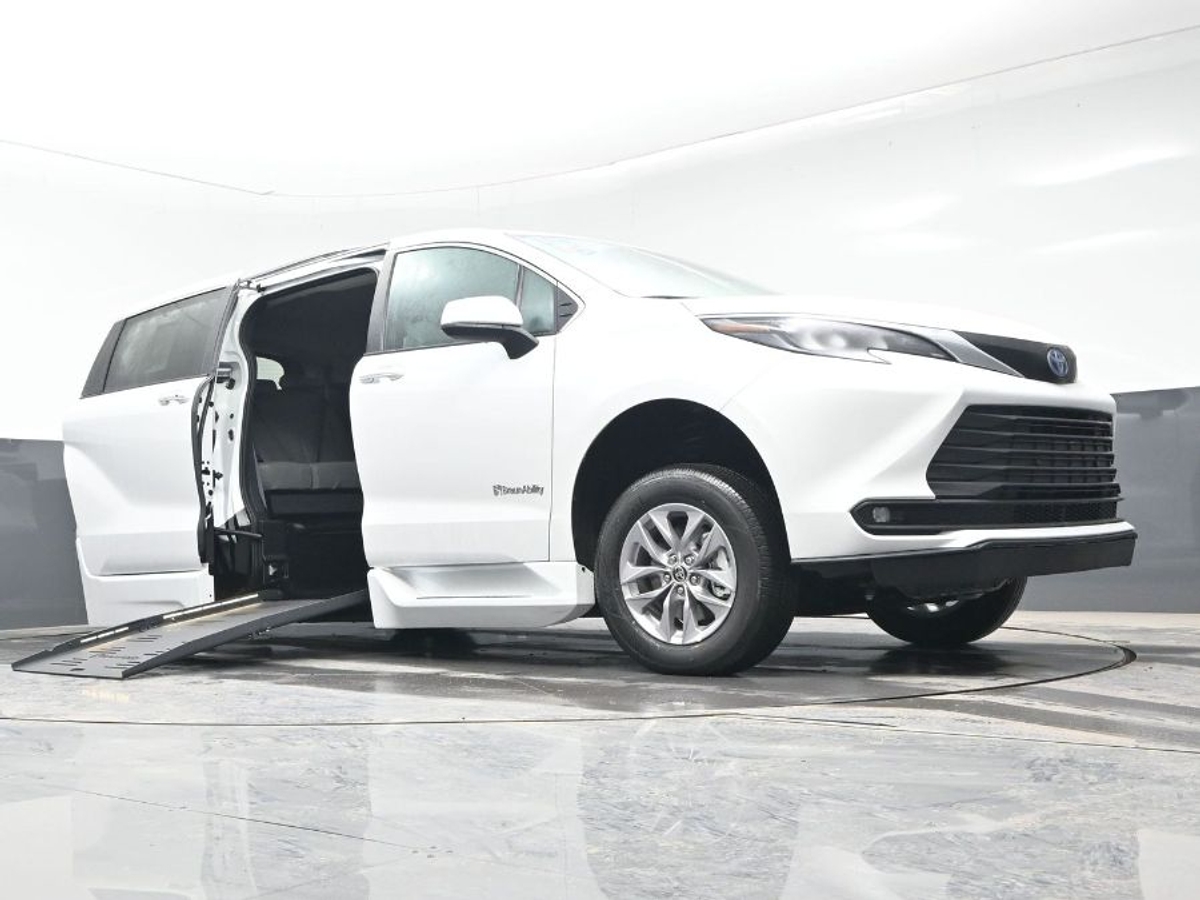 2025 TOYOTA SIENNA - Image 19