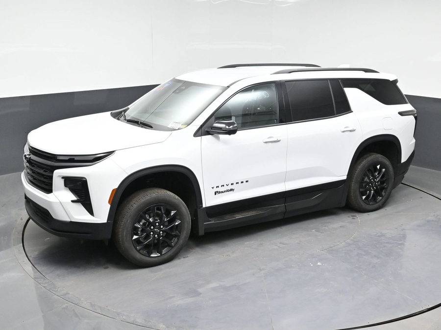 New 2025 Chevrolet Traverse 1LT Midnight - BraunAbility Side Entry Entry In Floor Automatic Ramp