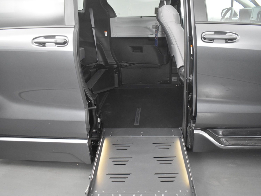 New 2025 Toyota Sienna Hybrid LE - BraunAbility Side Entry Entry Fold Out Automatic Ramp