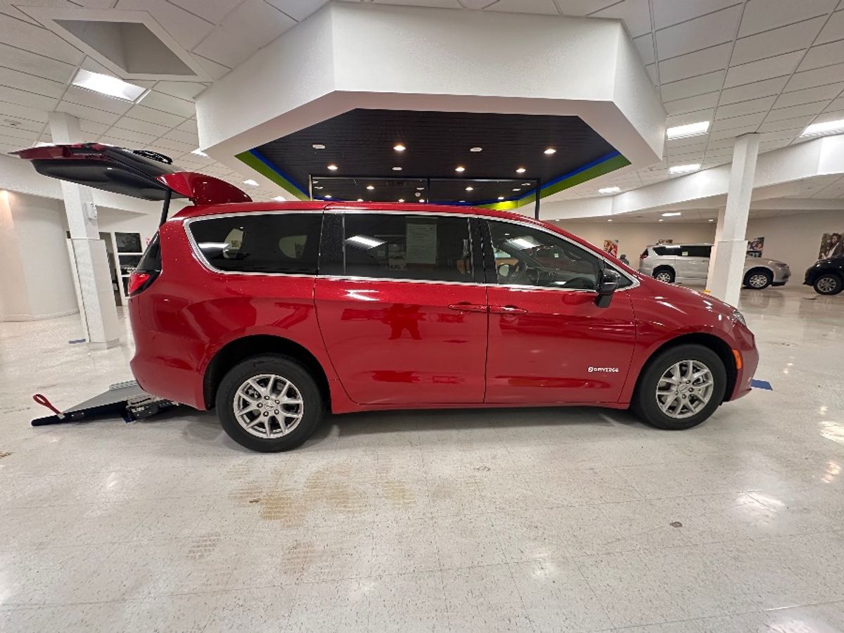 2024 CHRYSLER PACIFICA - Image 5