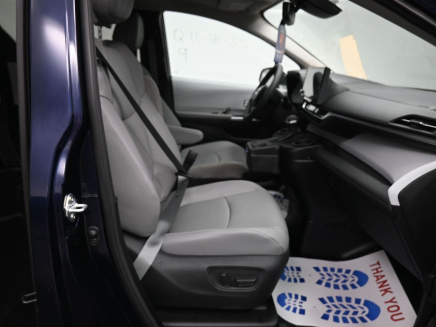 New 2025 Toyota Sienna Hybrid XLE Plus - BraunAbility Side Entry Entry Fold Out Automatic Ramp