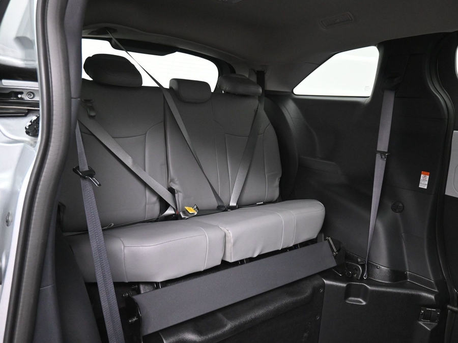 New 2025 Toyota Sienna Hybrid XLE Base - BraunAbility Side Entry Entry Fold Out Automatic Ramp