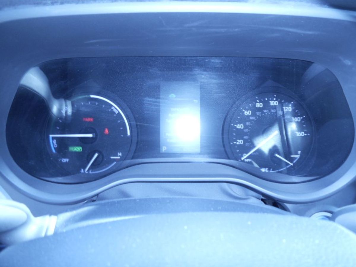 White Toyota Sienna image number 12