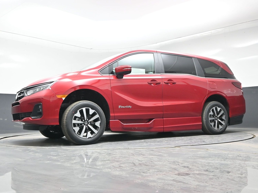 Red Honda Odyssey image number 24