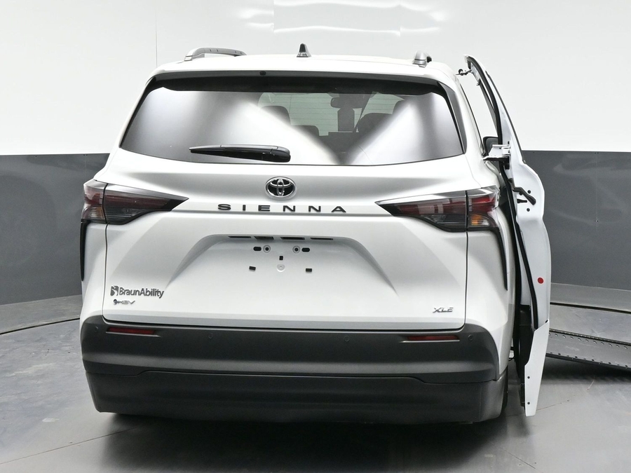 New 2026 Toyota Sienna Hybrid XLE Add - BraunAbility Side Entry Entry In Floor Automatic Ramp