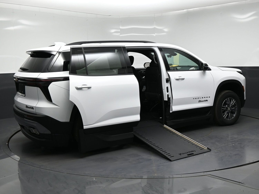 New 2026 Chevrolet Traverse 1LT - BraunAbility Side Entry In Floor Automatic Ramp