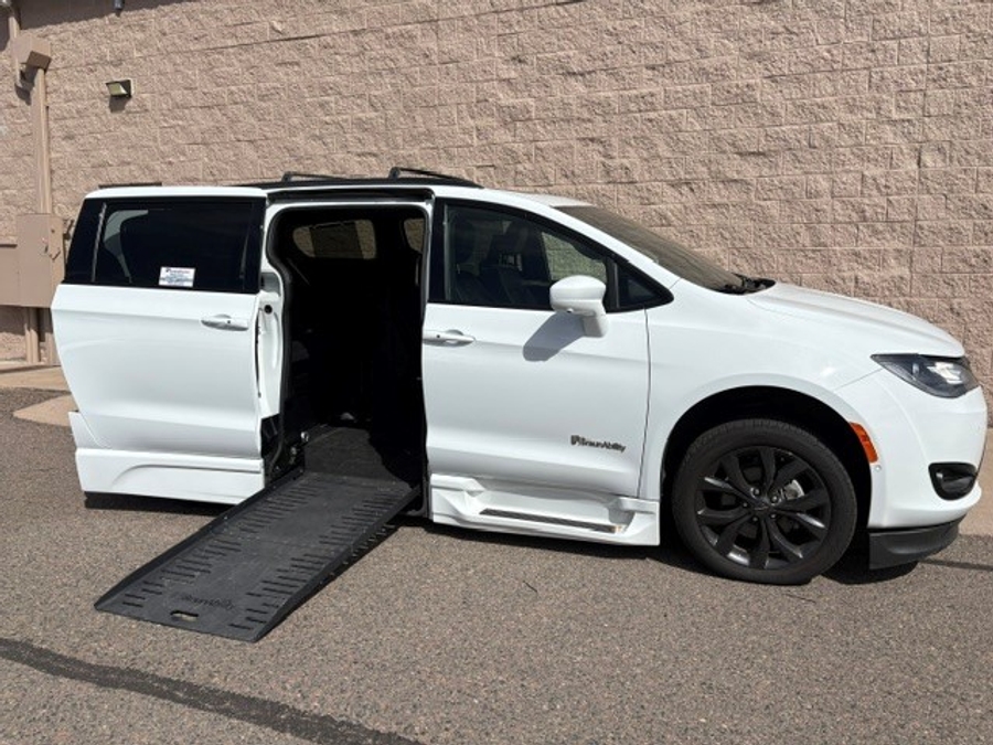 Used 2019 Chrysler Pacifica Touring L Plus - BraunAbility Side Entry Fold Out Automatic Ramp