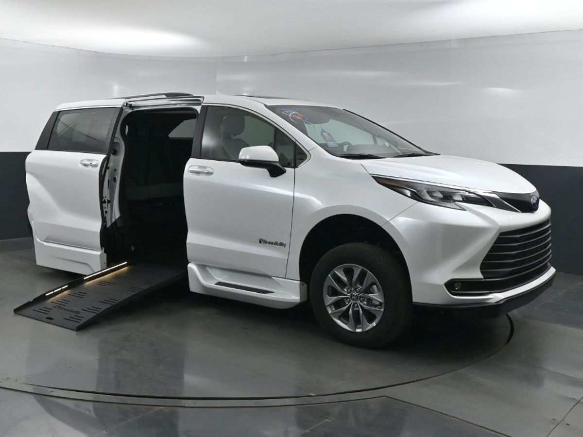 2025 TOYOTA SIENNA - Image 21