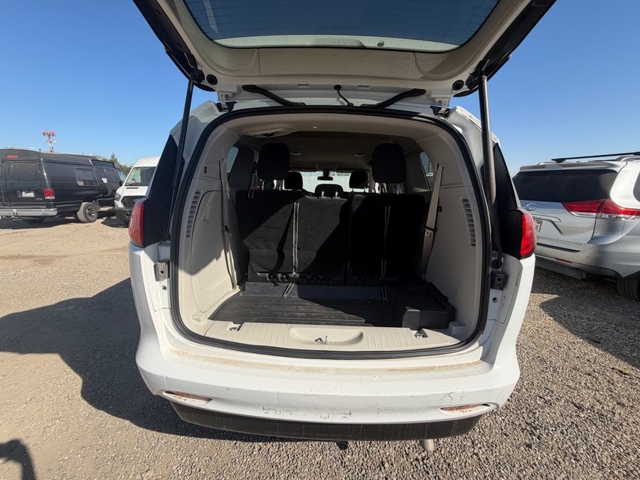  Chrysler Voyager image number 7