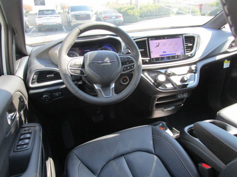 New 2025 Chrysler Pacifica Select Safety - BraunAbility Rear Entry Entry Fold Out Manual Ramp