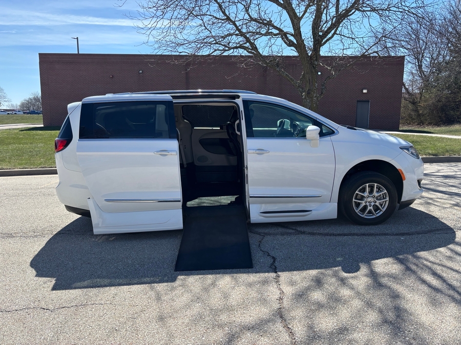 Used 2019 Chrysler Pacifica Touring L - VMI Side Entry Entry In Floor Automatic Ramp