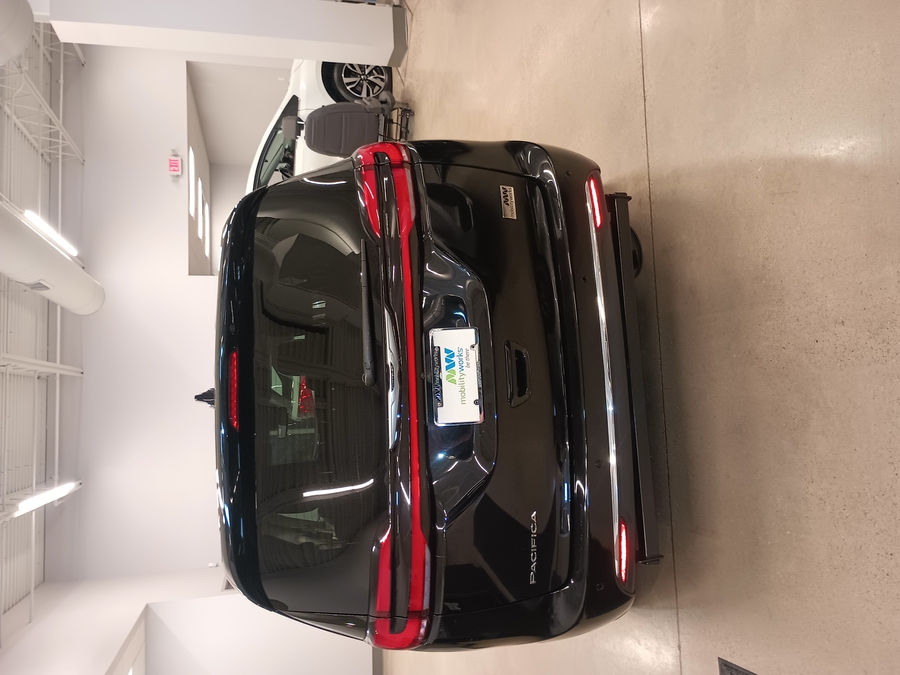 Black Chrysler Pacifica image number 5