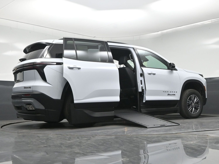New 2026 Chevrolet Traverse 1LT - BraunAbility Side Entry In Floor Automatic Ramp