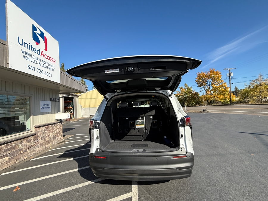 Used 2022 Toyota Sienna Hybrid XLE Base - BraunAbility Side Entry Entry Fold Out Automatic Ramp