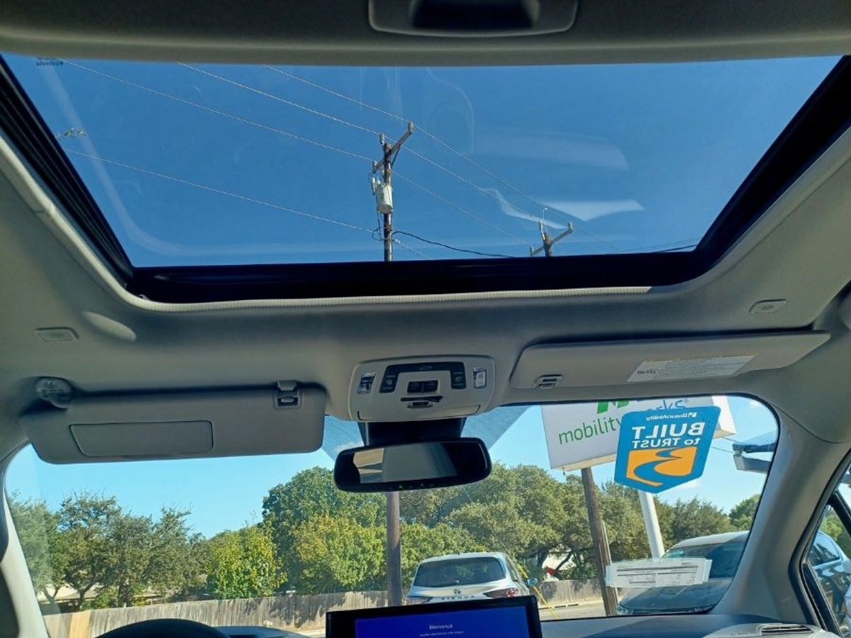 2025 TOYOTA SIENNA - Image 14