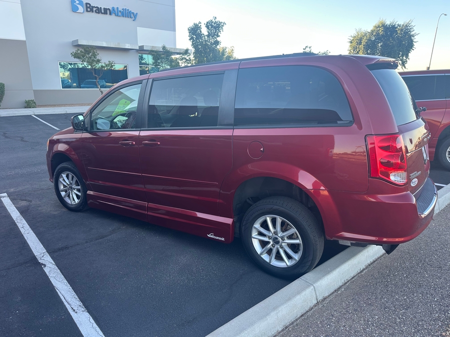 Used 2014 Dodge Grand Caravan SXT - VMI Side Entry Entry Fold Out Automatic Ramp