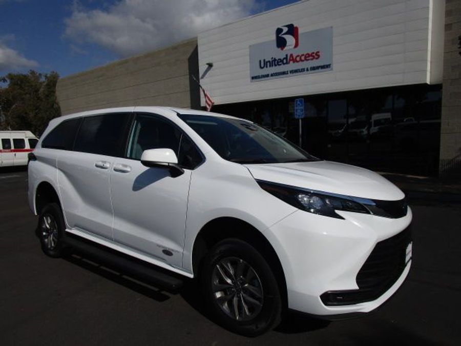 New 2025 Toyota Sienna Hybrid LE - Vantage Mobility Commercial Rear Entry Entry Fold Out Manual Ramp