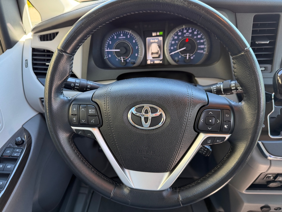 Used 2018 Toyota Sienna XLE - BraunAbility Side Entry Fold Out Automatic Ramp