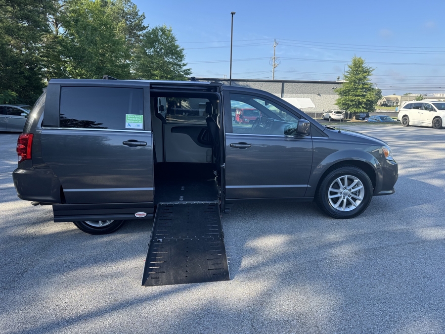 Grey Dodge Grand Caravan image number 5