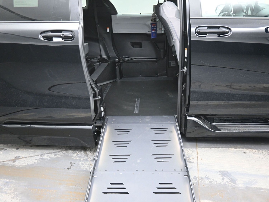 Black Toyota Sienna image number 11