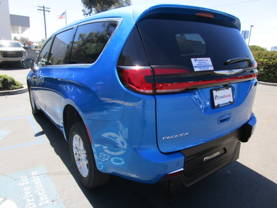 New 2026 Chrysler Pacifica Select Safety - BraunAbility Rear Entry Entry Fold Out Manual Ramp