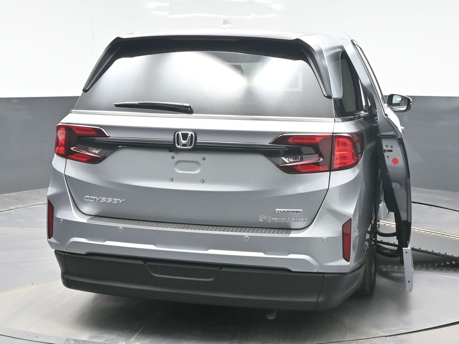 New 2026 Honda Odyssey Touring - BraunAbility Side Entry Entry In Floor Automatic Ramp