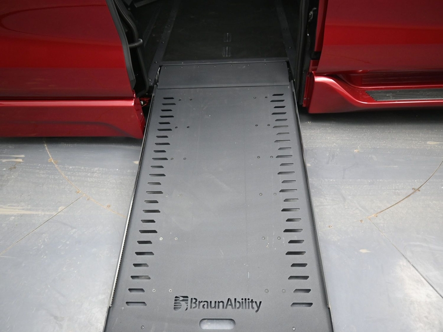 New 2026 Toyota Sienna Hybrid XLE Add - BraunAbility Side Entry Entry In Floor Automatic Ramp