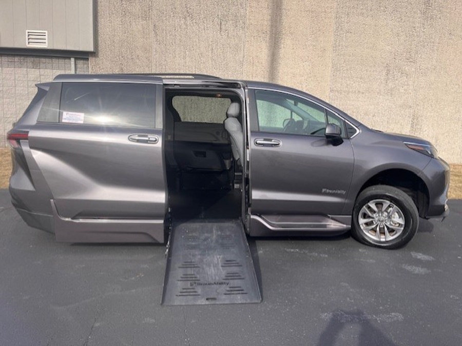 Used 2024 Toyota Sienna Hybrid XLE Plus - BraunAbility Side Entry Entry Fold Out Automatic Ramp