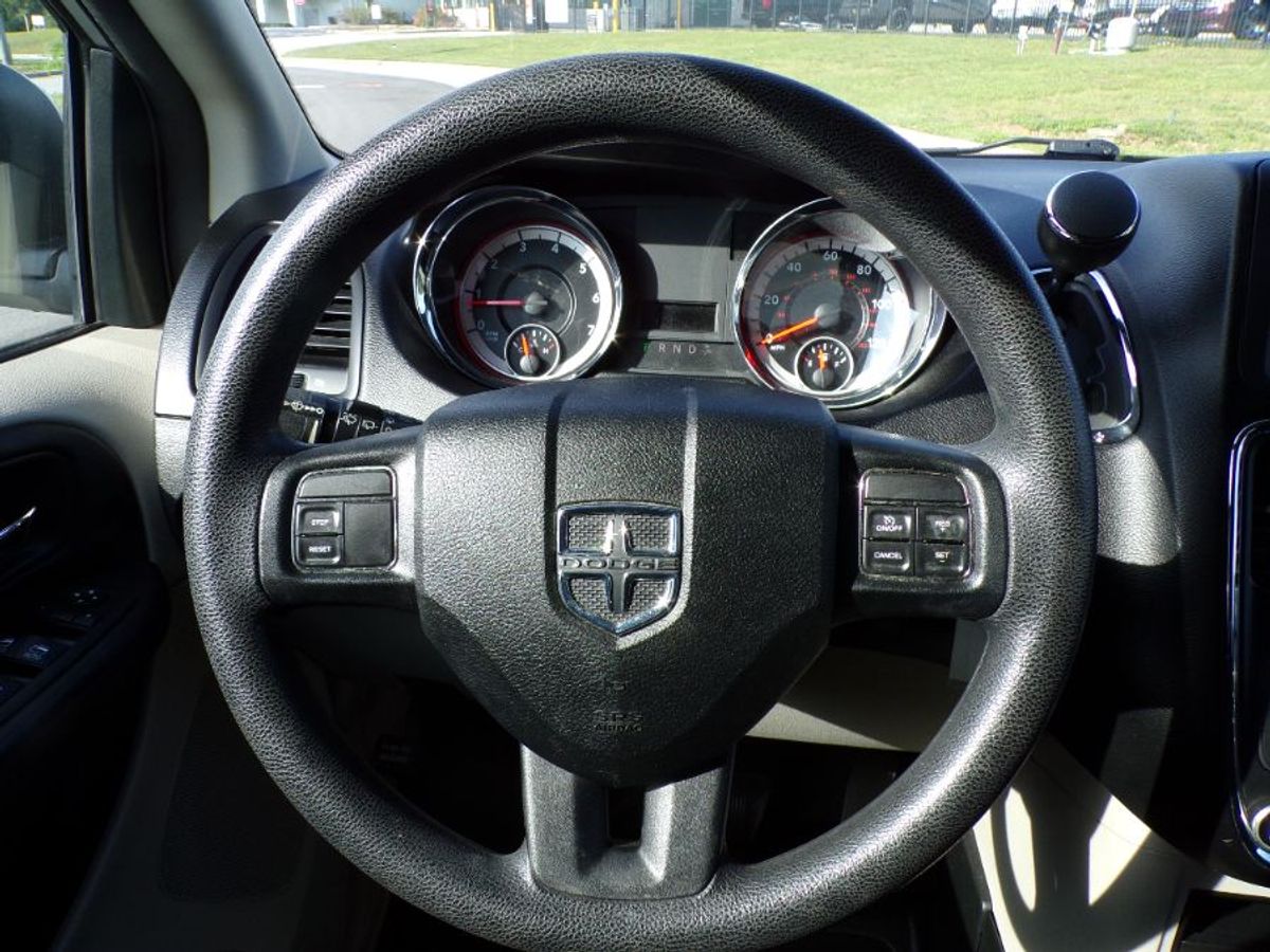 Silver Dodge Grand Caravan image number 21