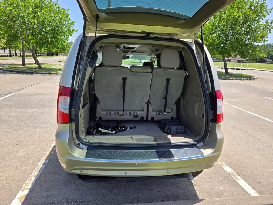 Used 2014 Chrysler Town and Country Touring-L - BraunAbility Side Entry Fold Out Automatic Ramp
