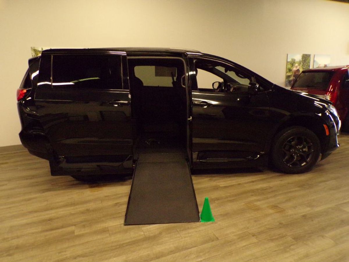 2018 Chrysler Pacifica Touring L Plus