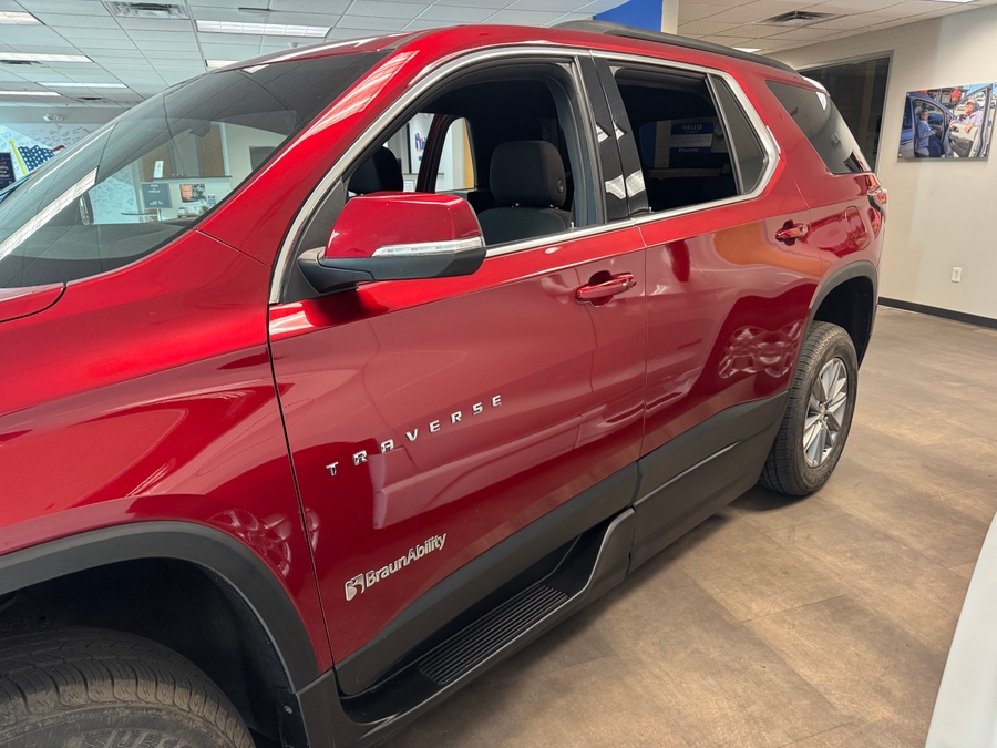 Used 2022 Chevrolet Traverse 1LT - BraunAbility Side Entry Entry In Floor Automatic Ramp