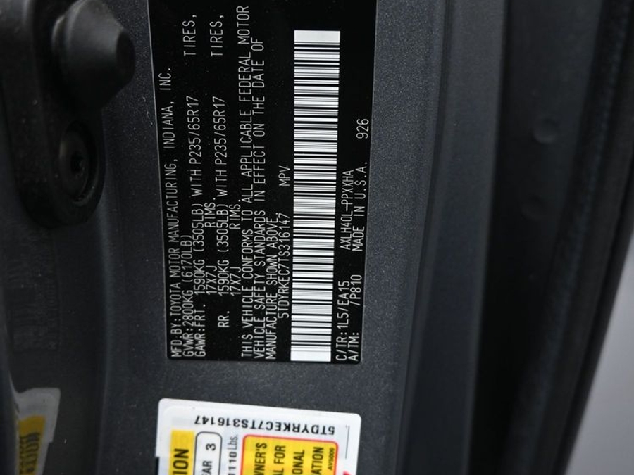 Grey Toyota Sienna image number 19