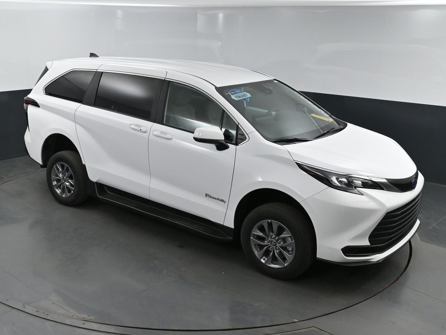 New 2025 Toyota Sienna Hybrid LE - BraunAbility Commercial Rear Entry Entry Fold Out Manual Ramp