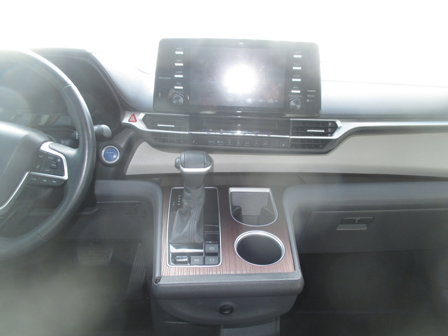 2021 Toyota Sienna XLE - Photo 17