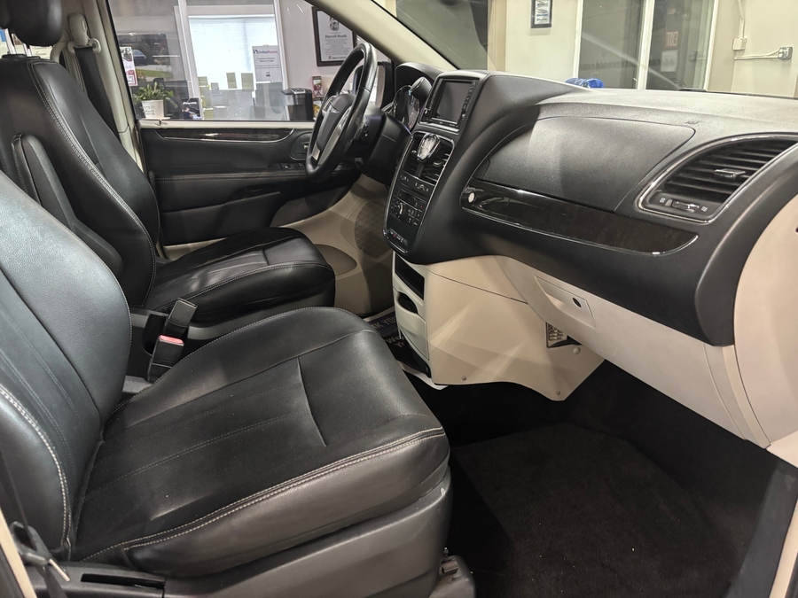 Used 2016 Chrysler Town and Country Touring - VMI Side Entry Entry In Floor Automatic Ramp