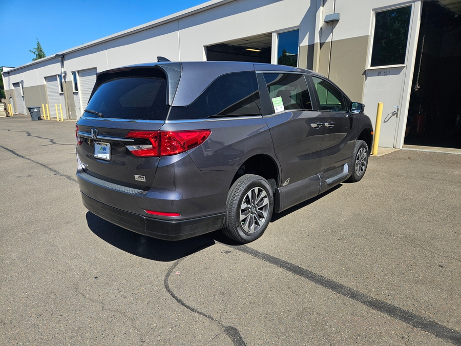 Grey Honda Odyssey image number 8