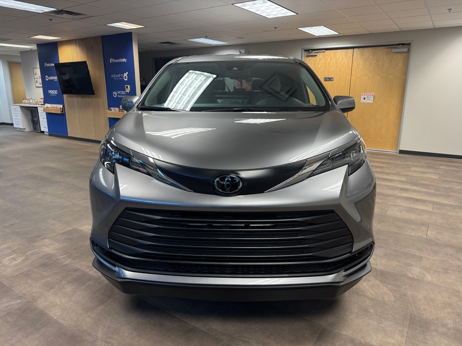 Used 2026 Toyota Sienna Hybrid LE - BraunAbility Side Entry Fold Out Automatic Ramp