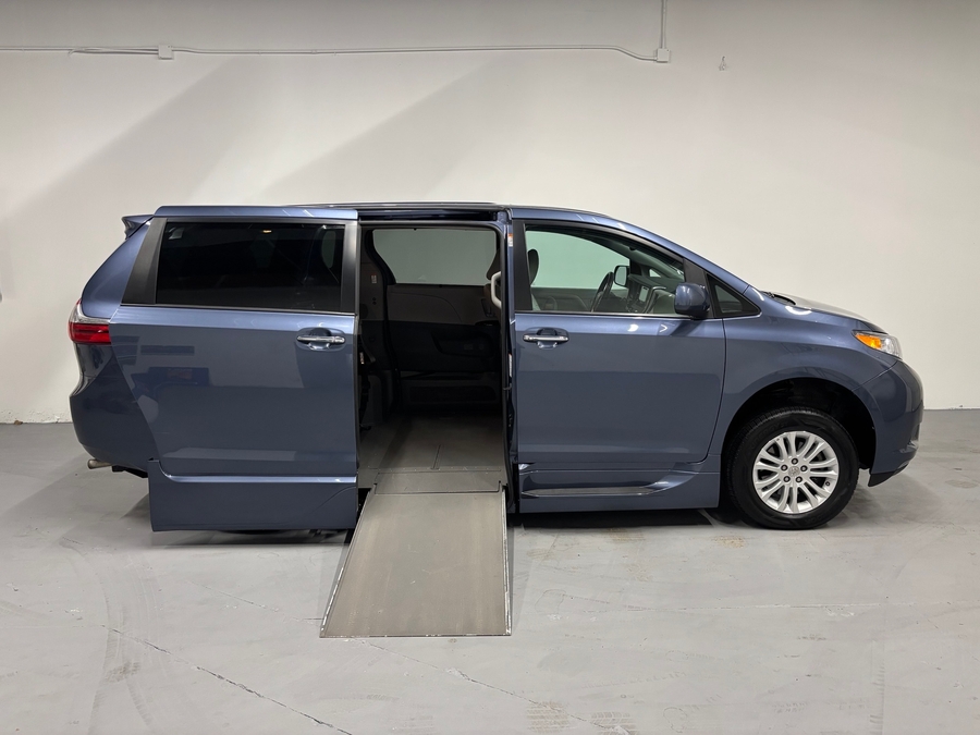 Used 2015 Toyota Sienna XLE - VMI Side Entry In Floor Automatic Ramp