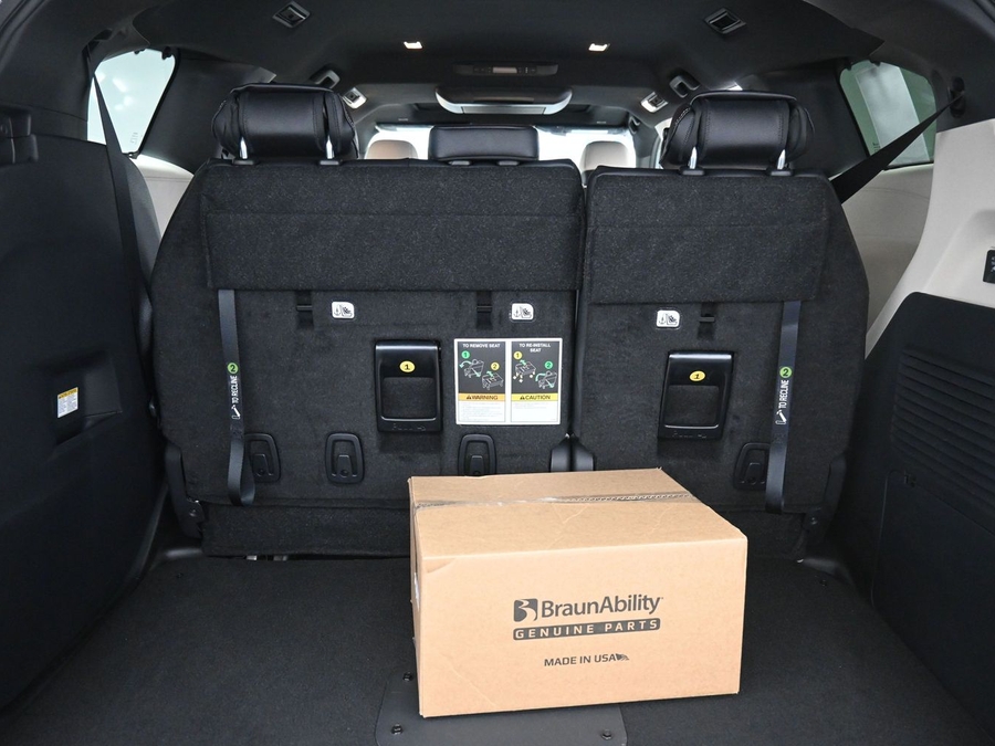 New 2026 Toyota Sienna Hybrid Limited - BraunAbility Side Entry Entry In Floor Automatic Ramp