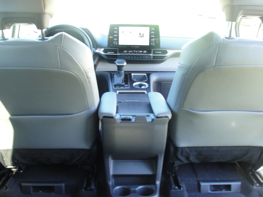 Black Toyota Sienna image number 15