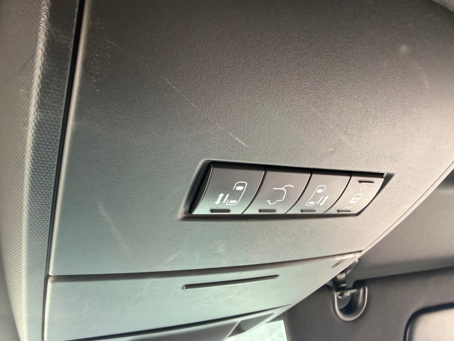 Grey Dodge Grand Caravan image number 13