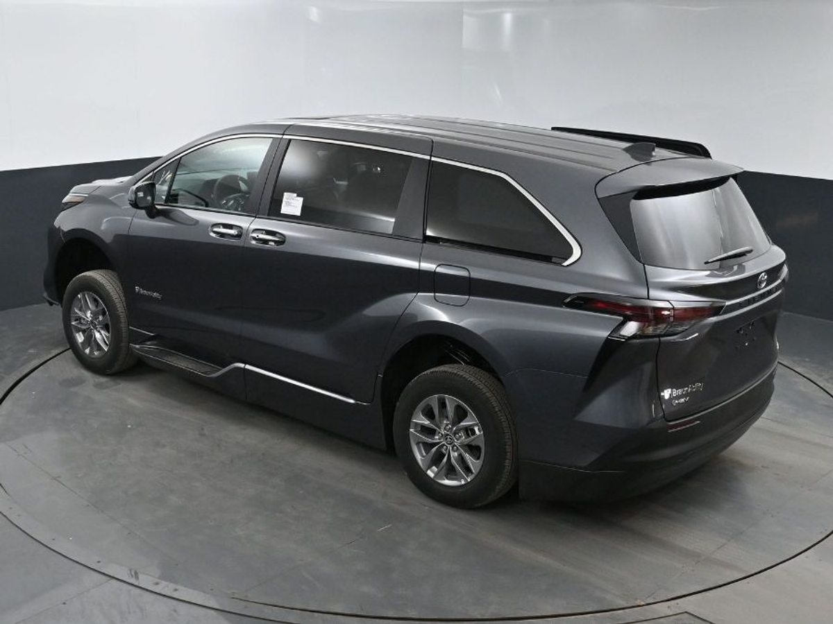 2025 TOYOTA SIENNA - Image 24