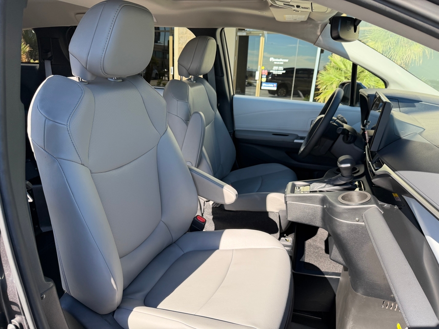 Used 2025 Toyota Sienna Hybrid XLE Base - BraunAbility Side Entry Fold Out Automatic Ramp