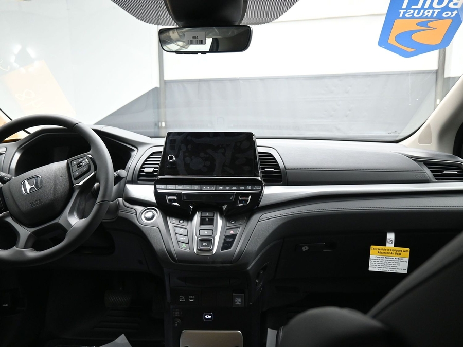 Black Honda Odyssey image number 12